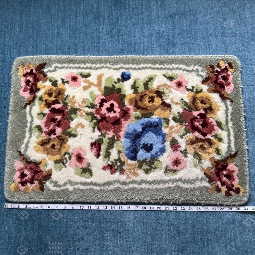 Tufted Floral Rug - Picture 2 of 11